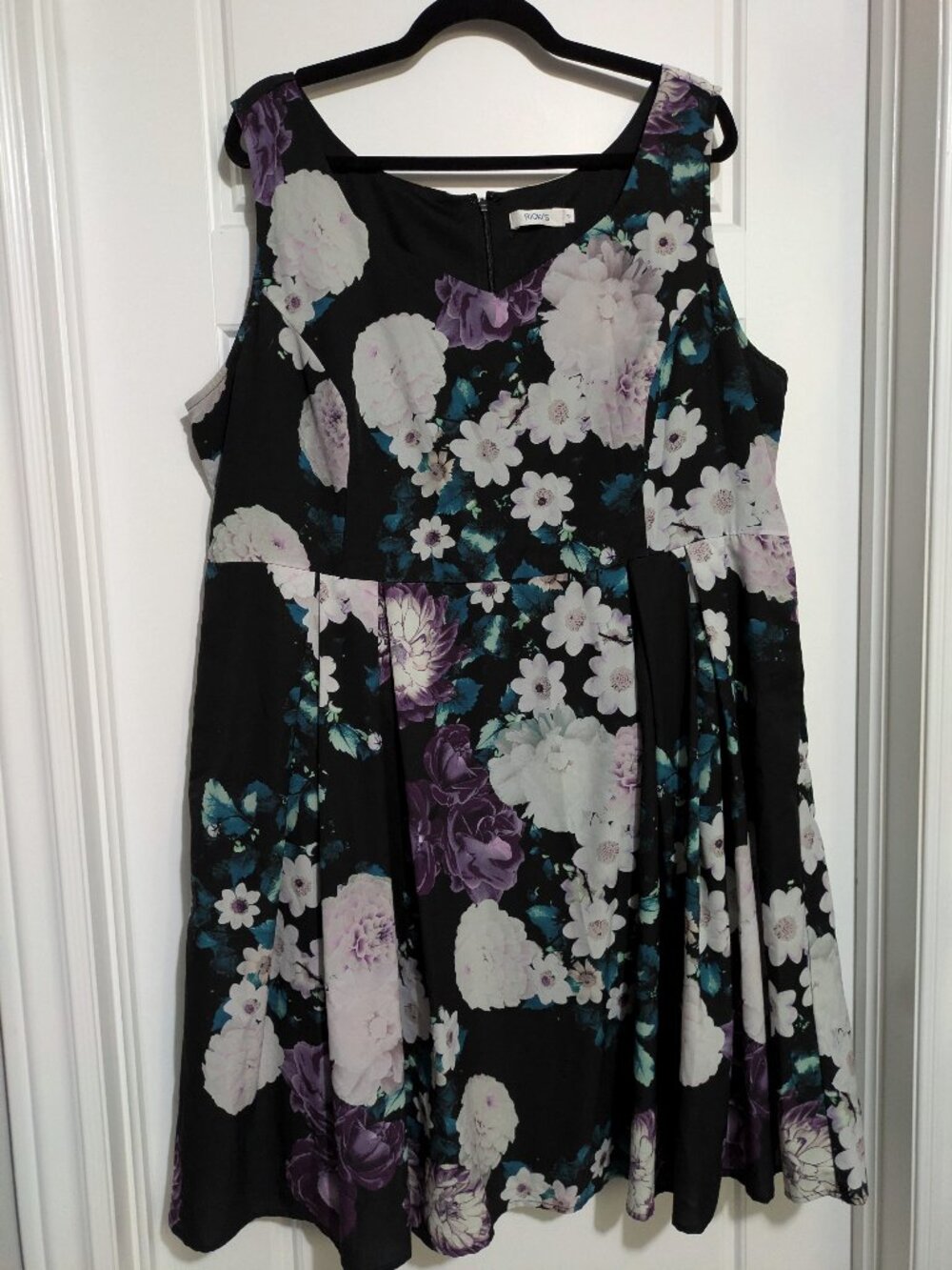 Ricki's Formal Sleeveless Floral Dress (US 18)